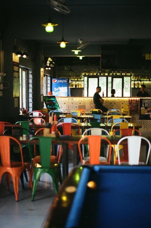 Hostel Backpackers - *