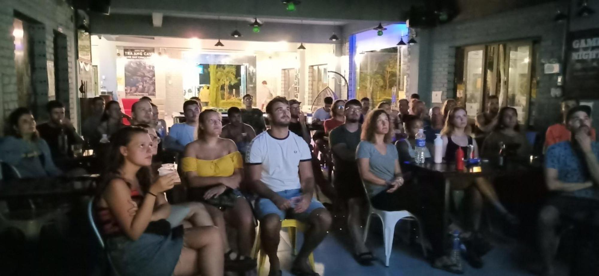 Hostel Backpackers - *