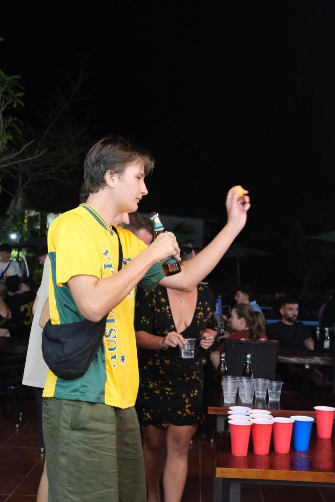 Hostel Backpackers - *